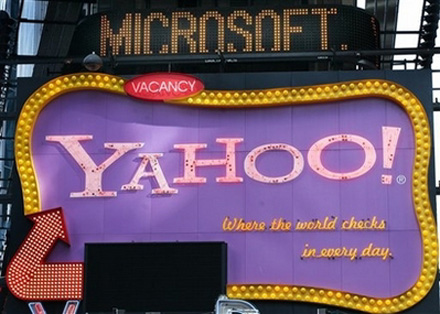 Microsoft поднял сумму своего предложения на $5 млрд, но Yahoo и этого оказалось мало
