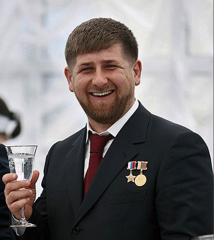 Рамзан Кадыров дал понять Кремлю, что для стабилизации ситуации в республики необходимо улучшать ее социально-экономическое положение и выделять больше денежных средств, считают эксперты